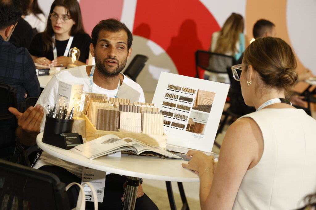 A supplier meeting one of the show VIPs in a pre-arranged one-to-one Speed Networking meeting